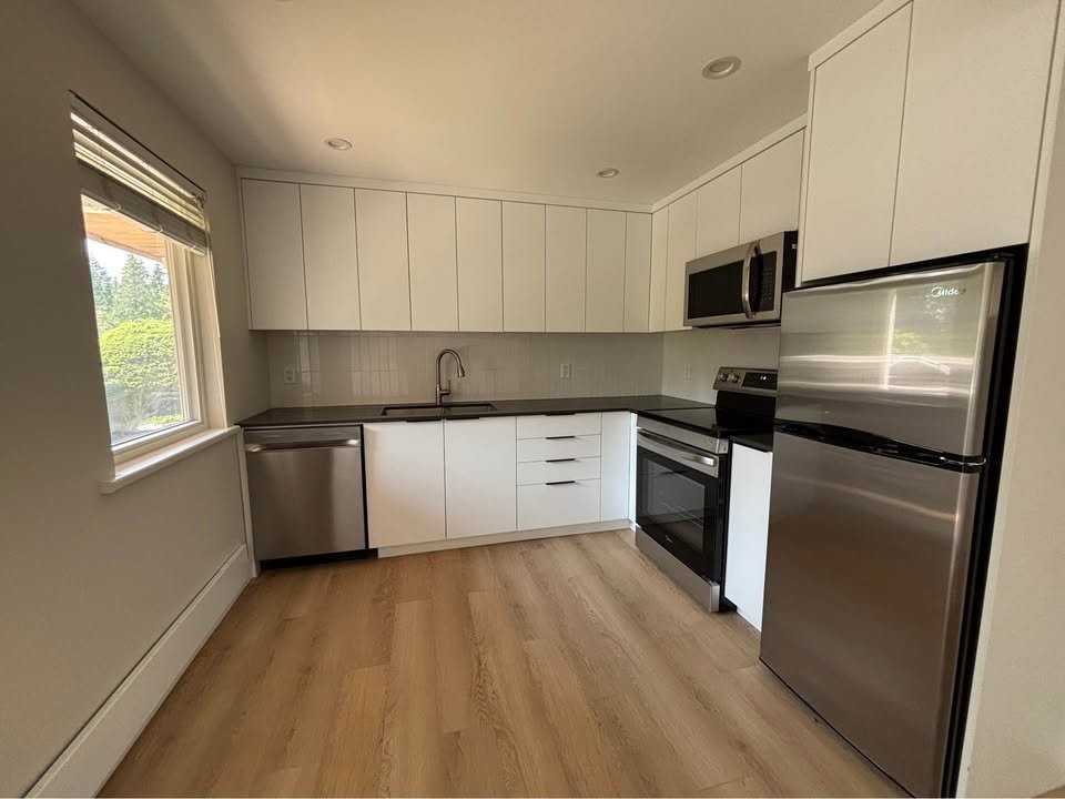 2422 Hyannis Dr - Photo 3 of 11