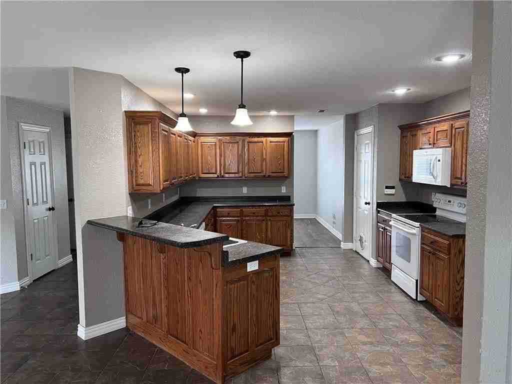 5563 E Antlers Ct - Photo 3 of 3