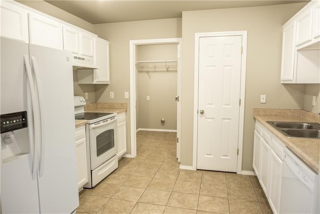 6604 Sw Springwood St - Photo 4 of 13