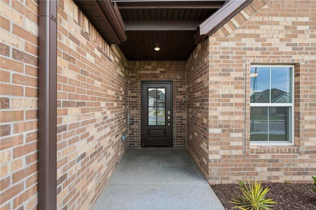 2307 N Presley St - Photo 2 of 33