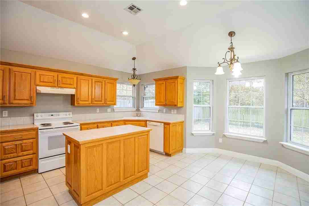 3800 Se 8th St - Photo 6 of 21