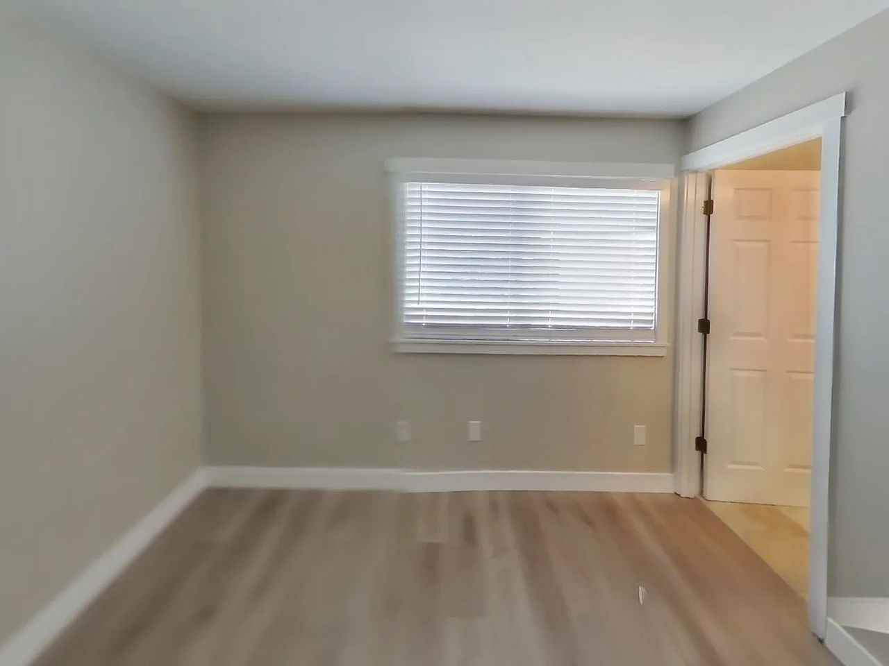 4122 21st Avenue Southwest - Photo 5 of 9