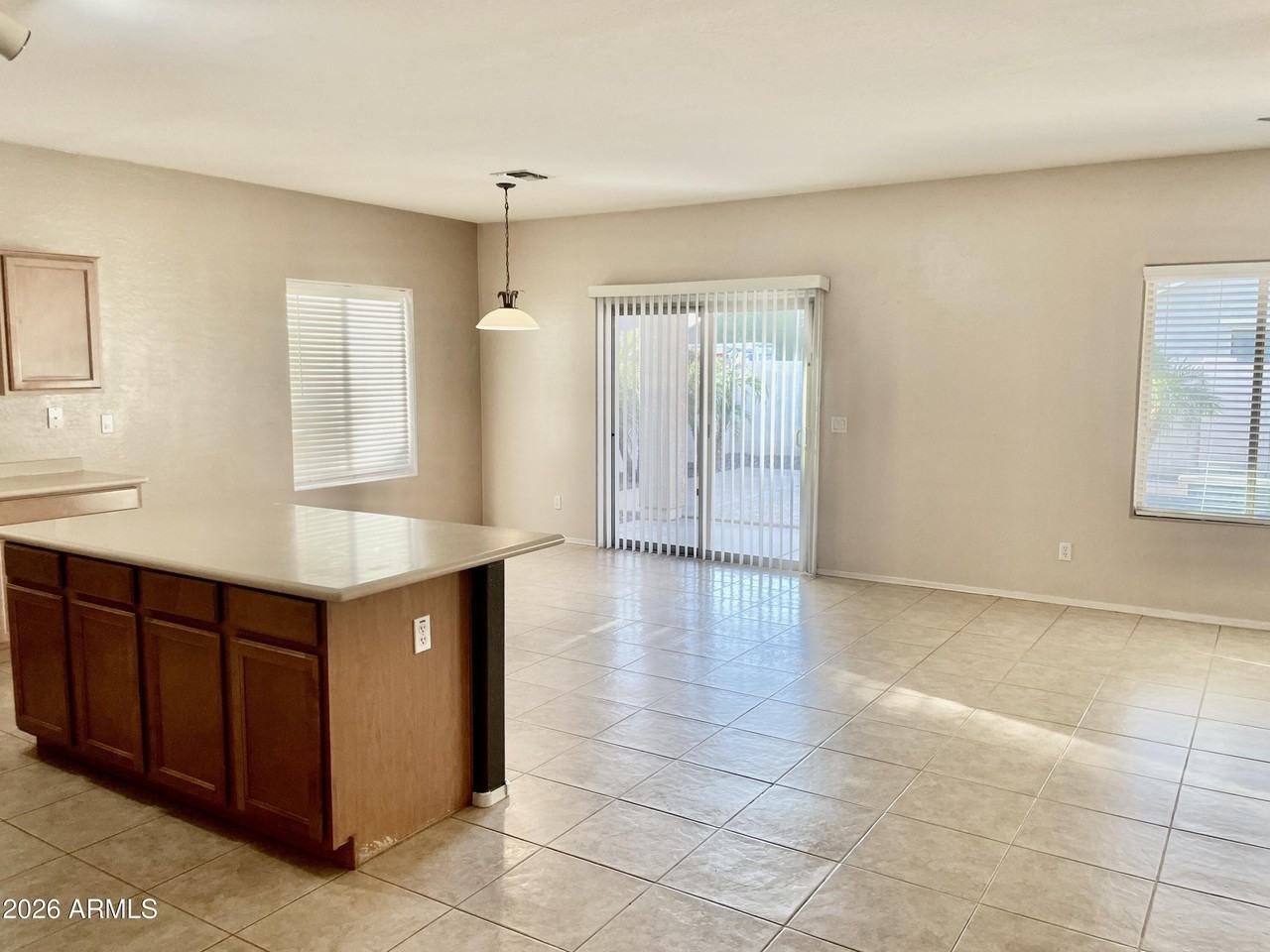 17456 W Ashley Dr - Photo 7 of 34