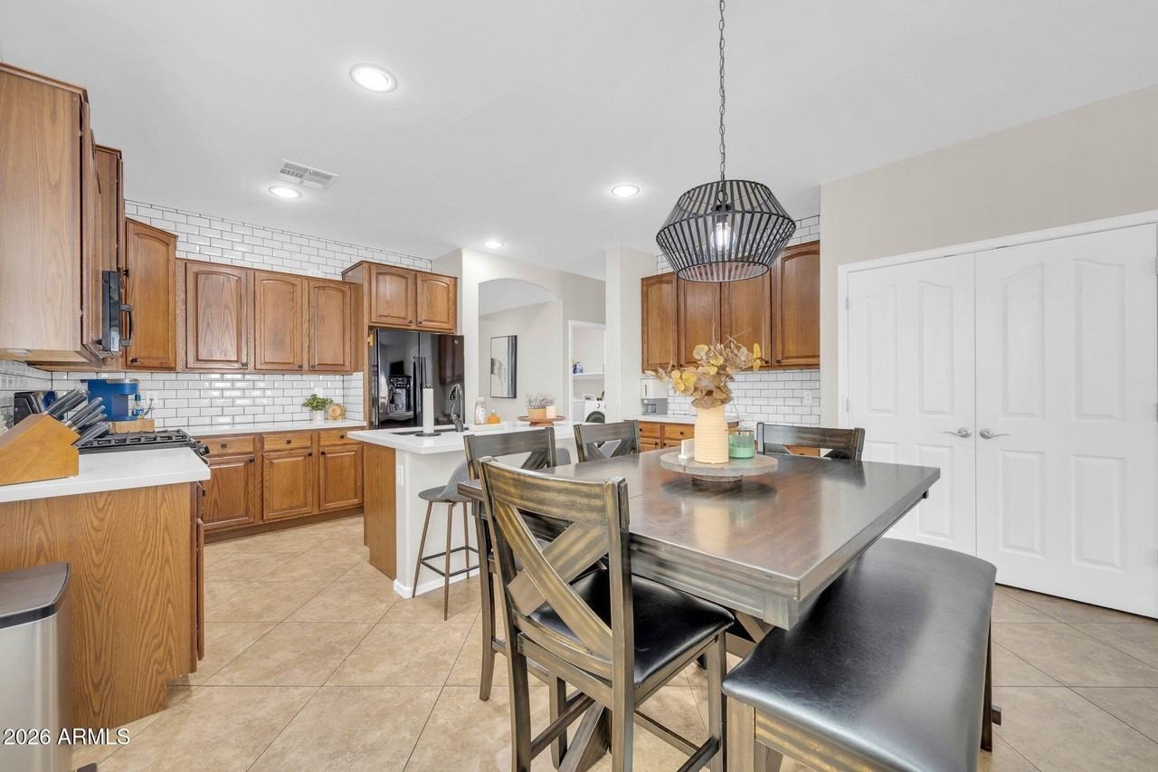9207 N 182nd Ln - Photo 5 of 29