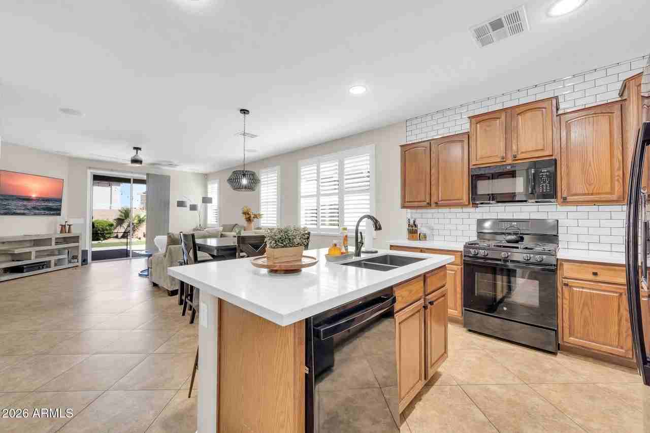 9207 N 182nd Ln - Photo 7 of 29