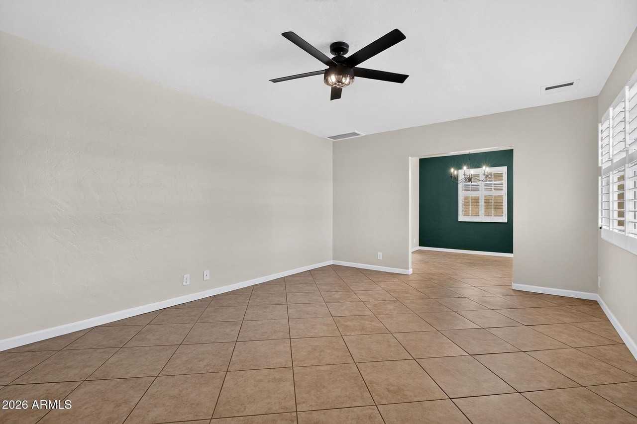 1007 E Citrus Way - Photo 4 of 44