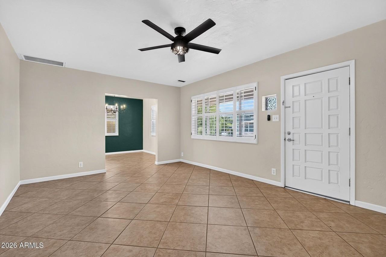 1007 E Citrus Way - Photo 5 of 44