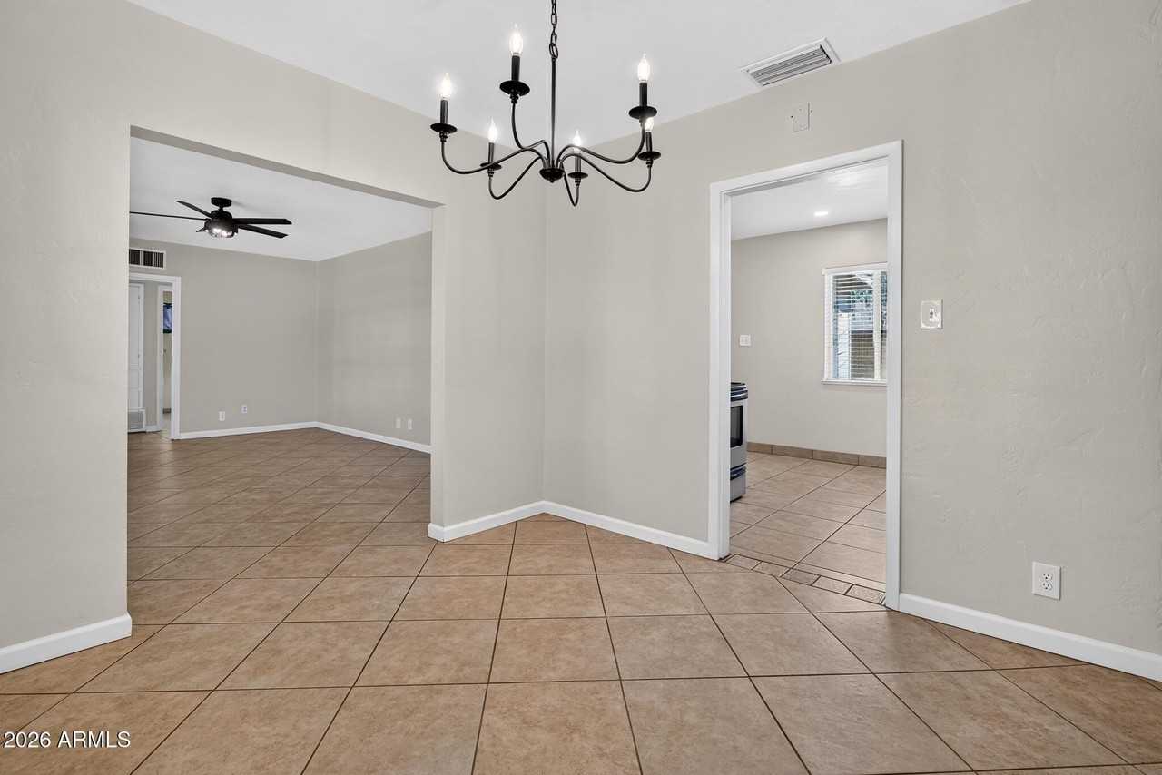 1007 E Citrus Way - Photo 7 of 44