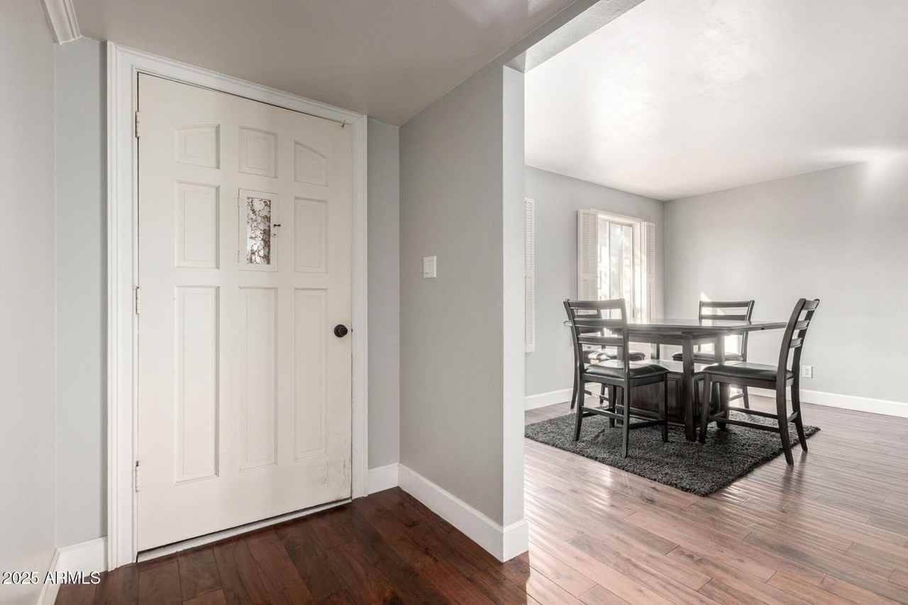 4613 N 31st Way - Photo 4 of 37