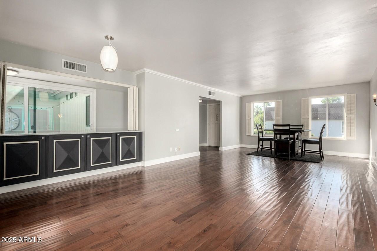 4613 N 31st Way - Photo 6 of 37