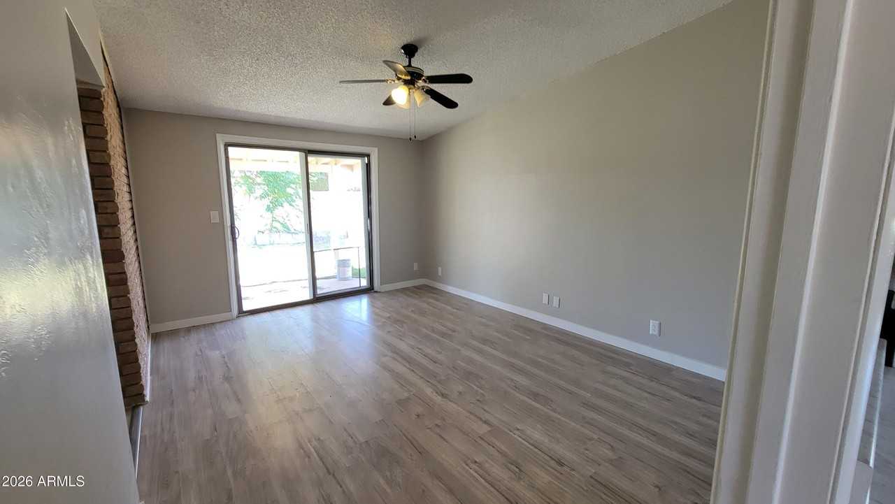 464 E Nelson Dr - Photo 4 of 17