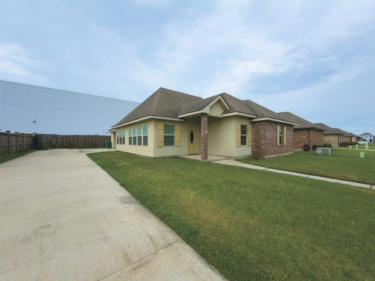171 Horis Dr - Photo 2 of 15