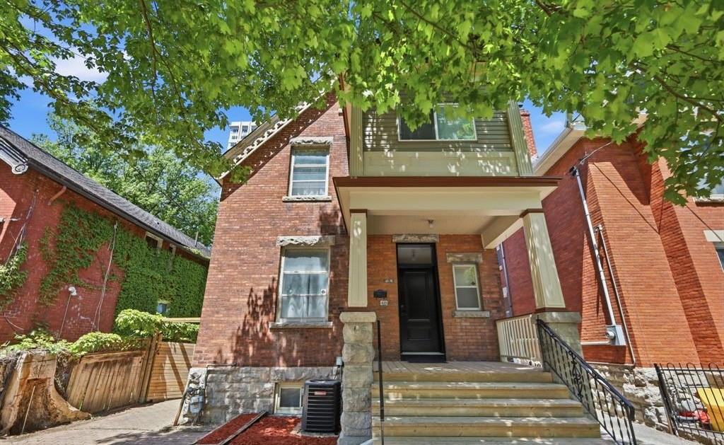 5 Bedroom Total  Main Floor + Basement Apartment — Sandy Hill, Ottawa - Photo 2 of 12