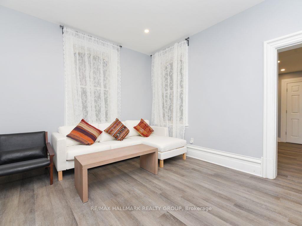 5 Bedroom Total  Main Floor + Basement Apartment — Sandy Hill, Ottawa - Photo 6 of 12