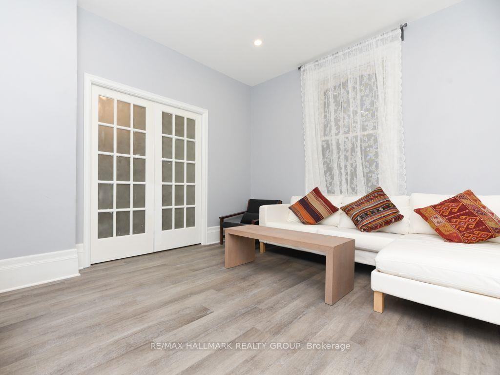 5 Bedroom Total  Main Floor + Basement Apartment — Sandy Hill, Ottawa - Photo 7 of 12