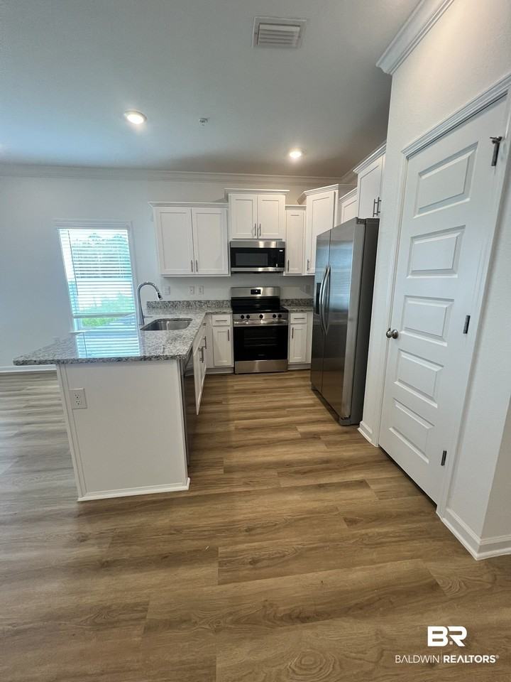 4430 Lost Bay Dr - Photo 3 of 15