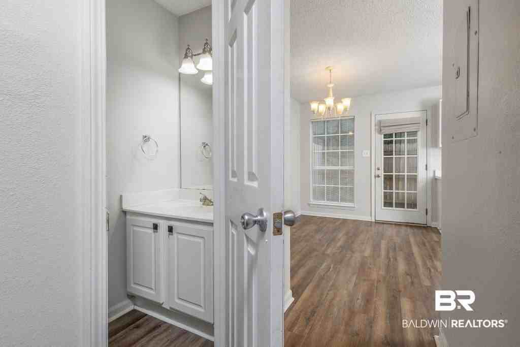 400 E 24th Ave #6 - Photo 5 of 20