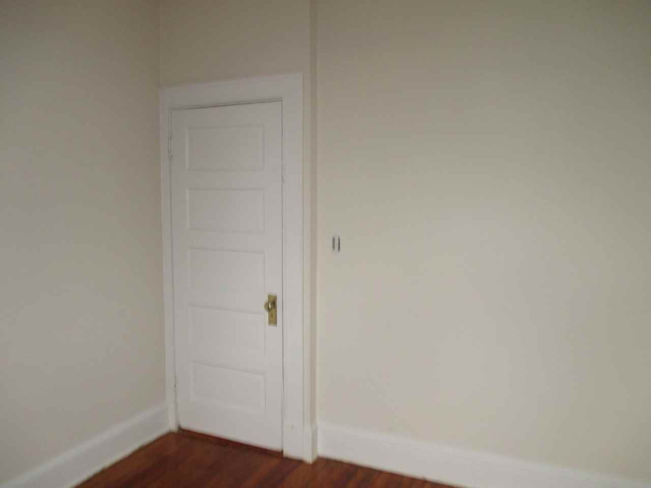 902 W 37th St - Photo 2 of 12
