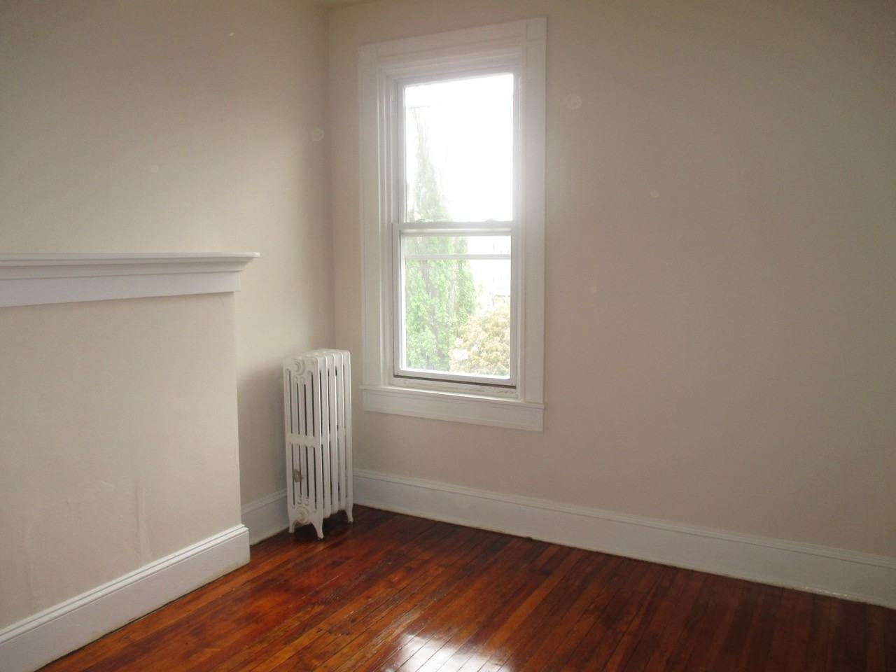 902 W 37th St - Photo 5 of 12