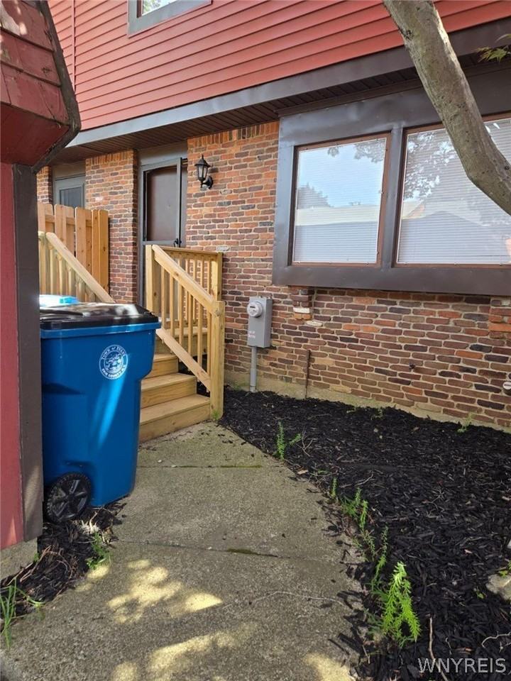 1283 Peppertree Dr - Photo 2 of 24