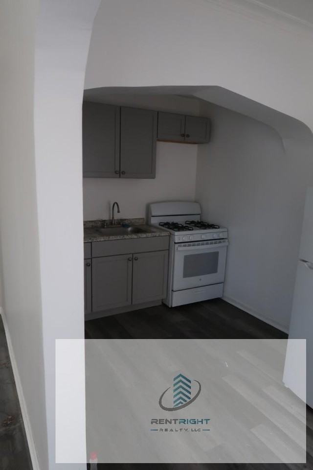 4477 N Elston Ave #208 - Photo 4 of 10