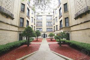 featured image of 6364 N Hermitage Ave