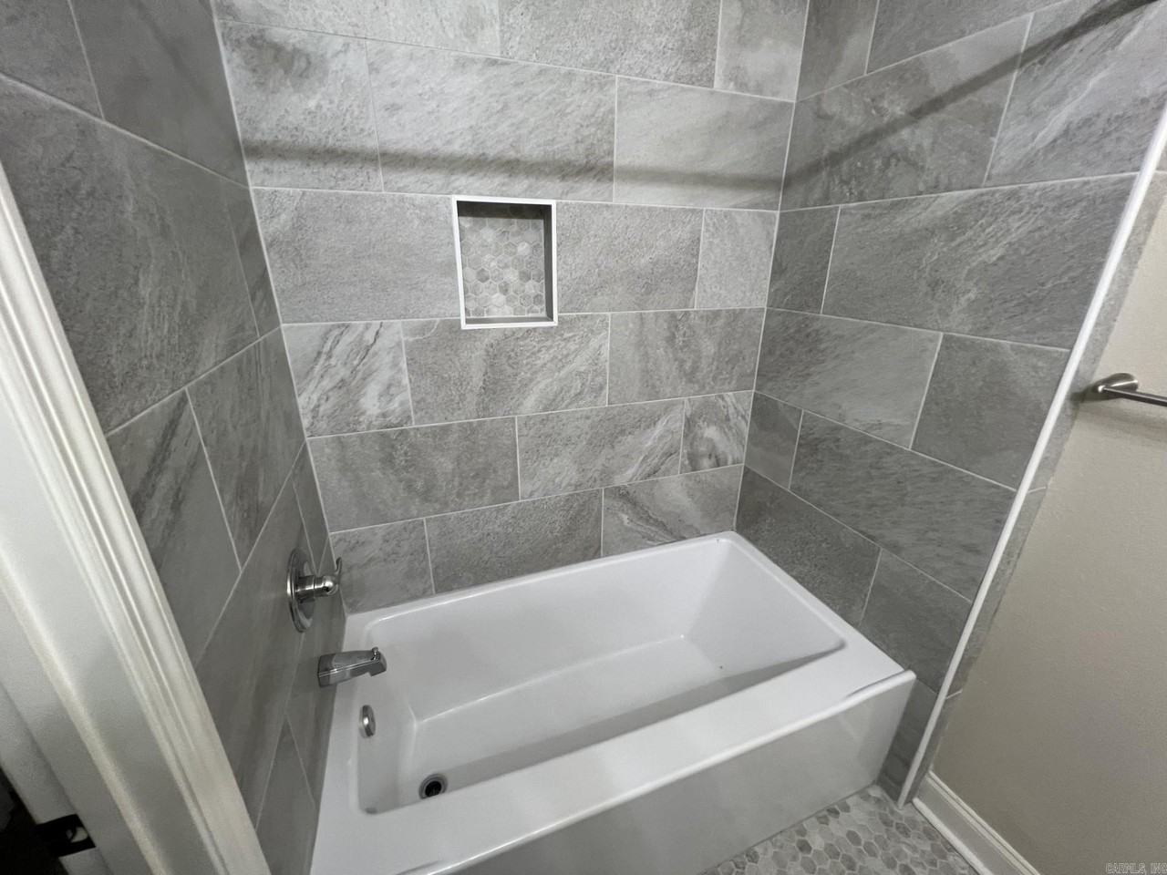 1024 Welch St - Photo 2 of 8