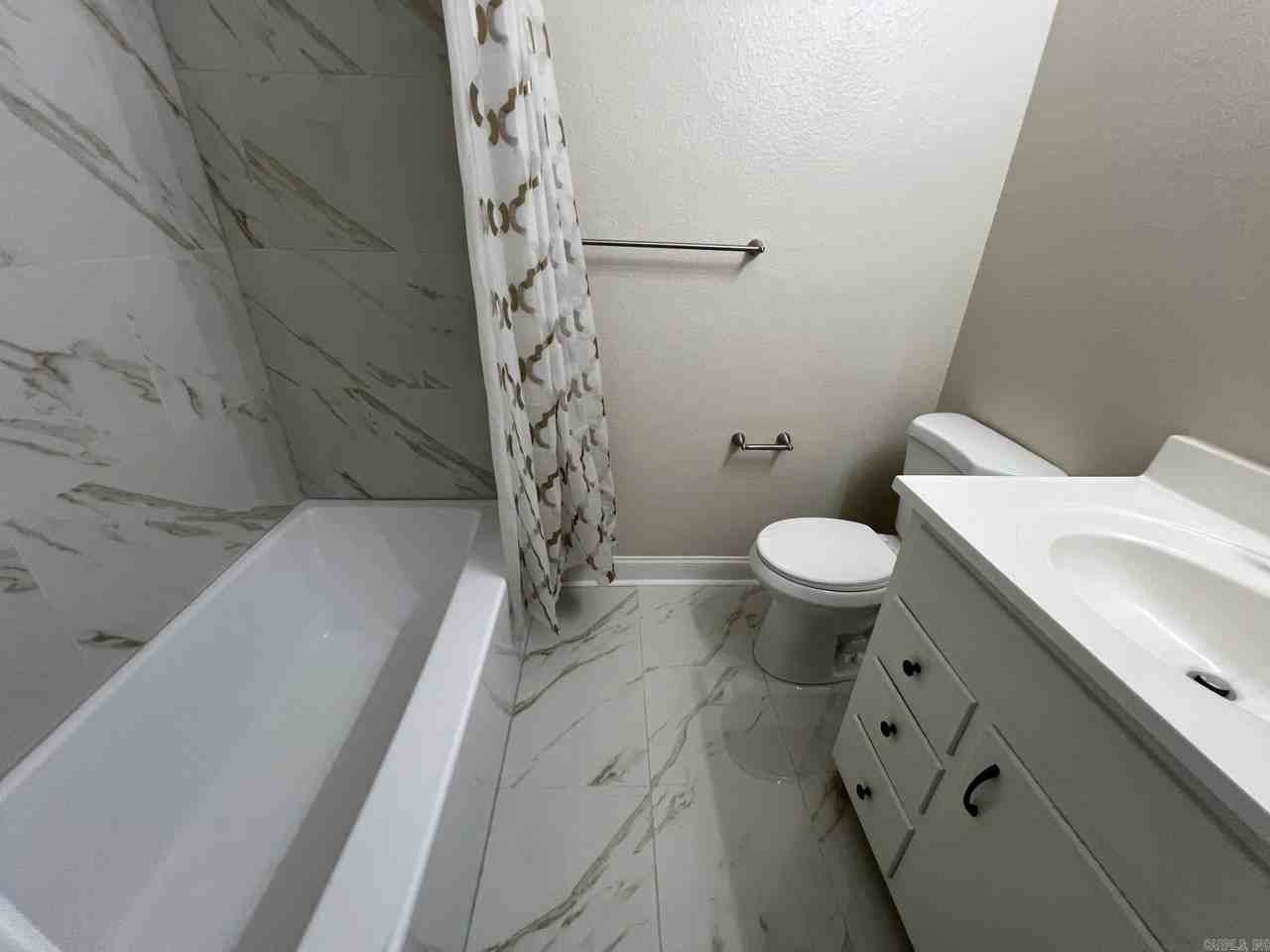 1024 Welch St - Photo 3 of 8