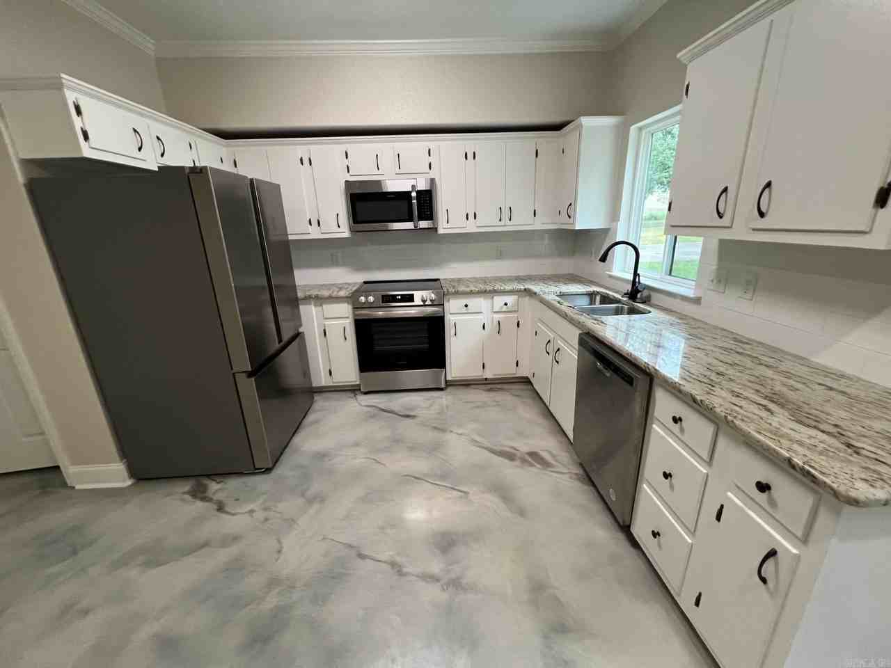 1024 Welch St - Photo 5 of 8