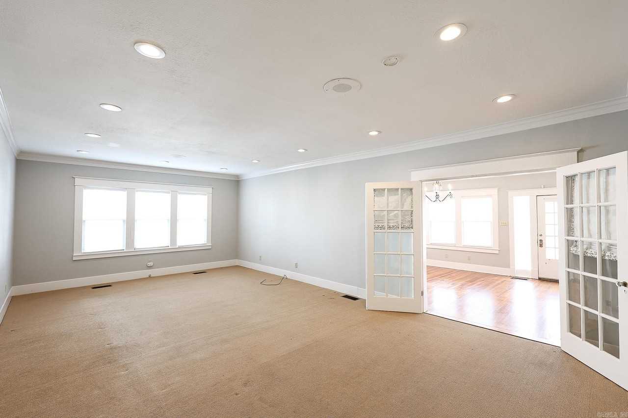 602 N Jackson Ave - Photo 3 of 17