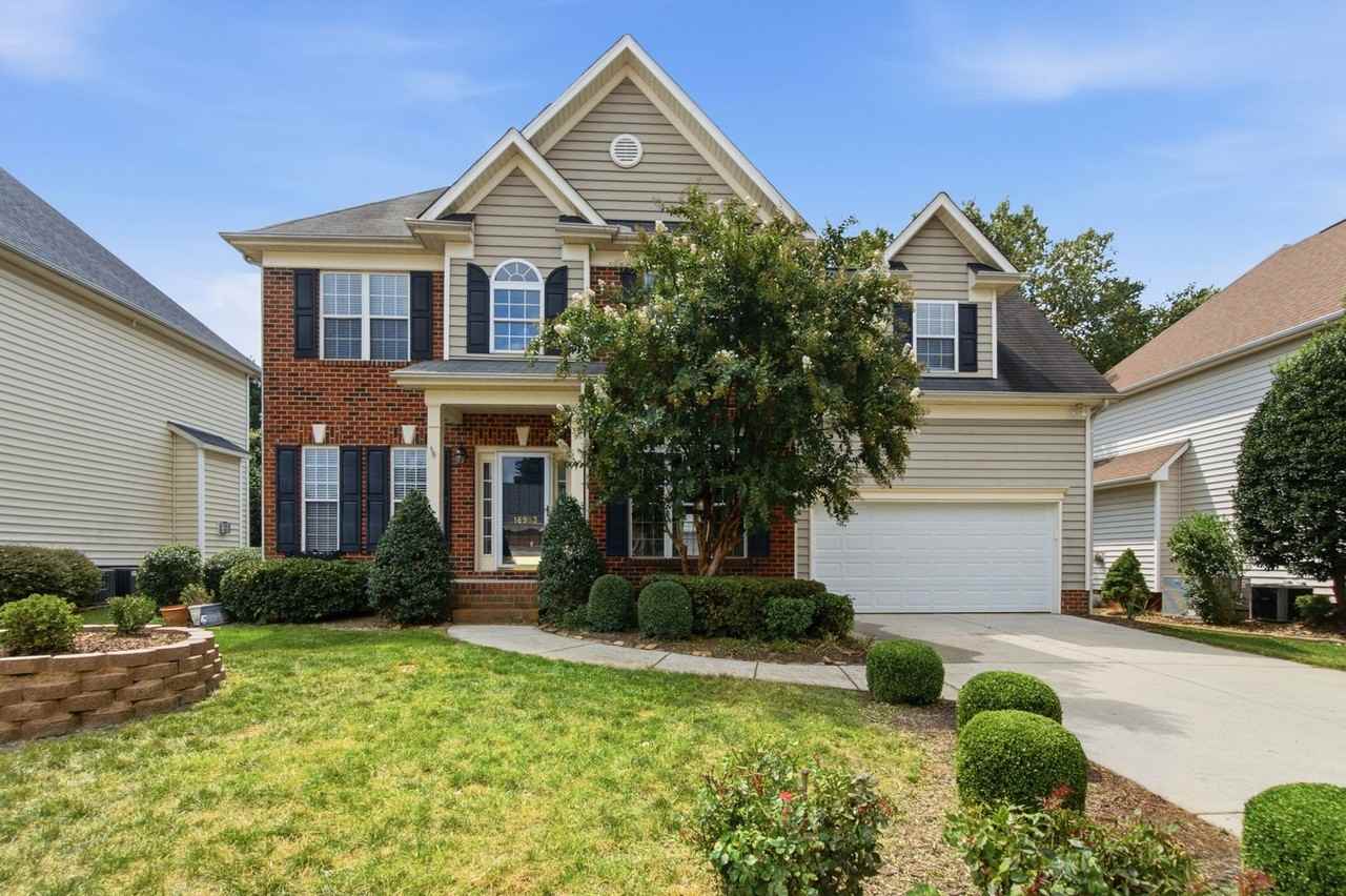 16903 Hampton Trace Rd - Photo 2 of 39