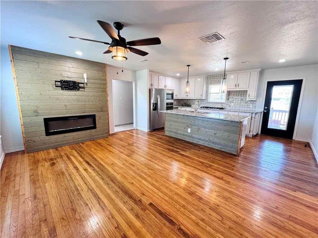 710 Cullen St - Photo 3 of 13