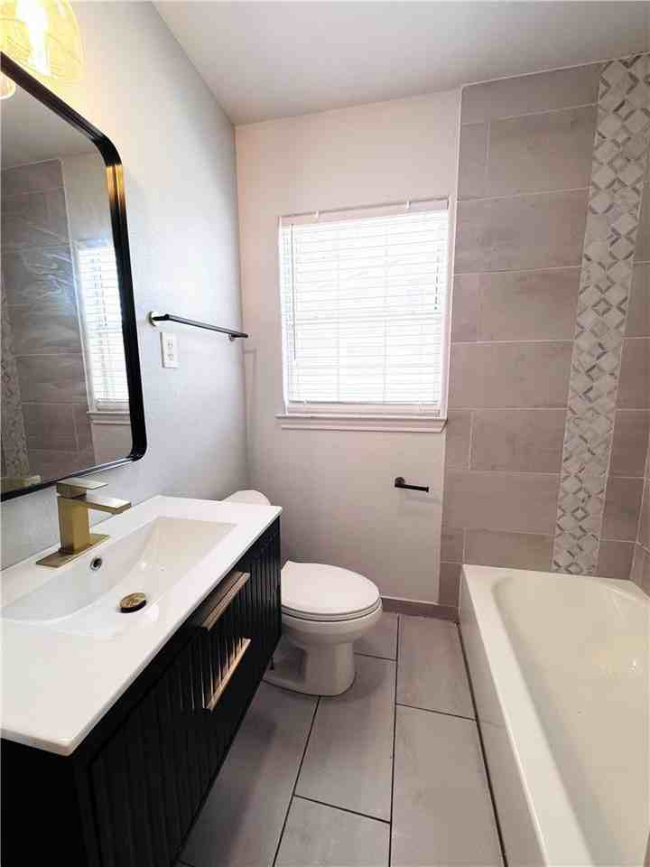 710 Cullen St - Photo 6 of 13