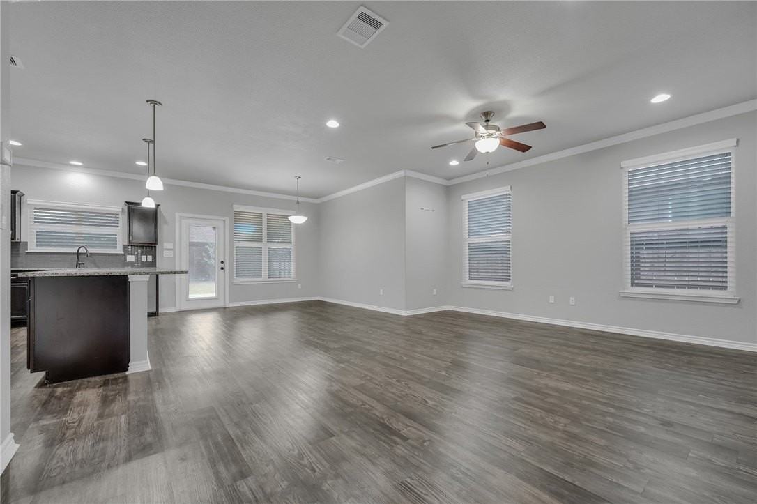 3021 Maverick Dr - Photo 4 of 28