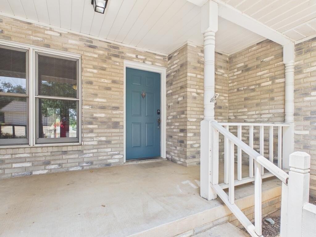 1018 Avenue B - Photo 3 of 22