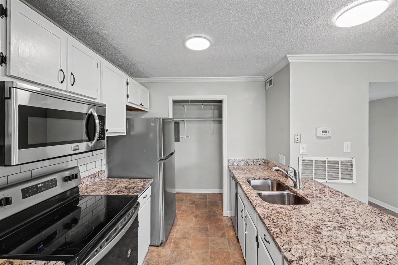 10971 Harrowfield Rd - Photo 2 of 27