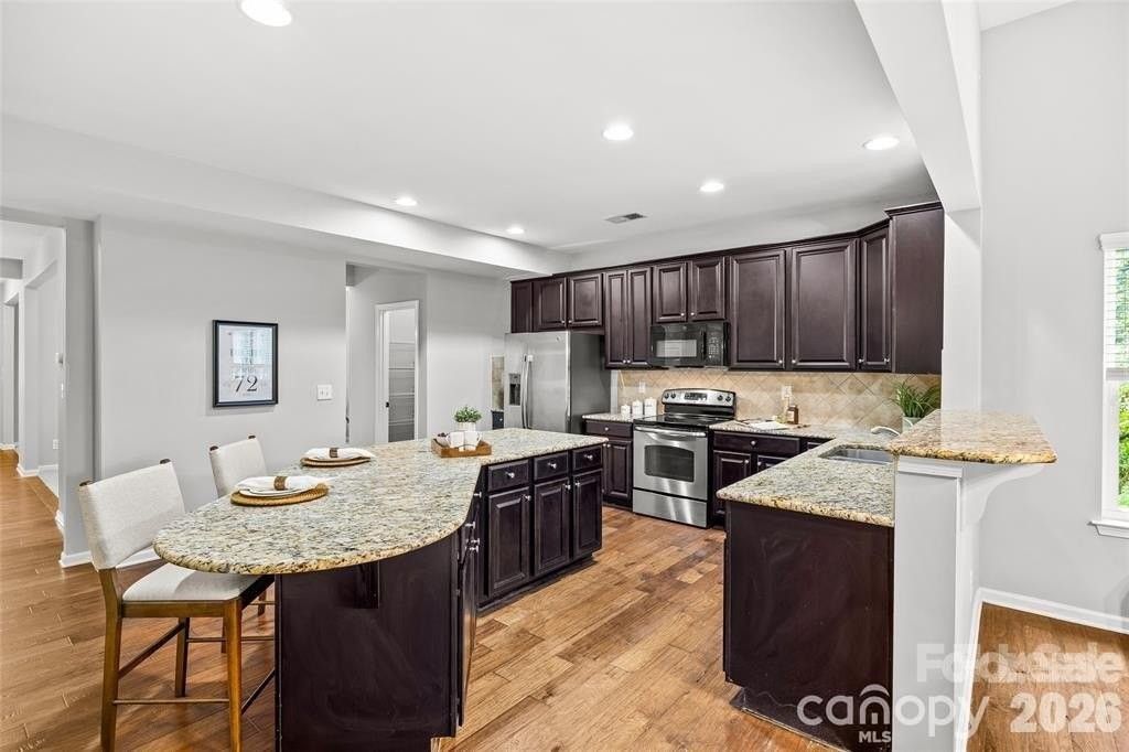 4008 Pinebrook Ln - Photo 4 of 24