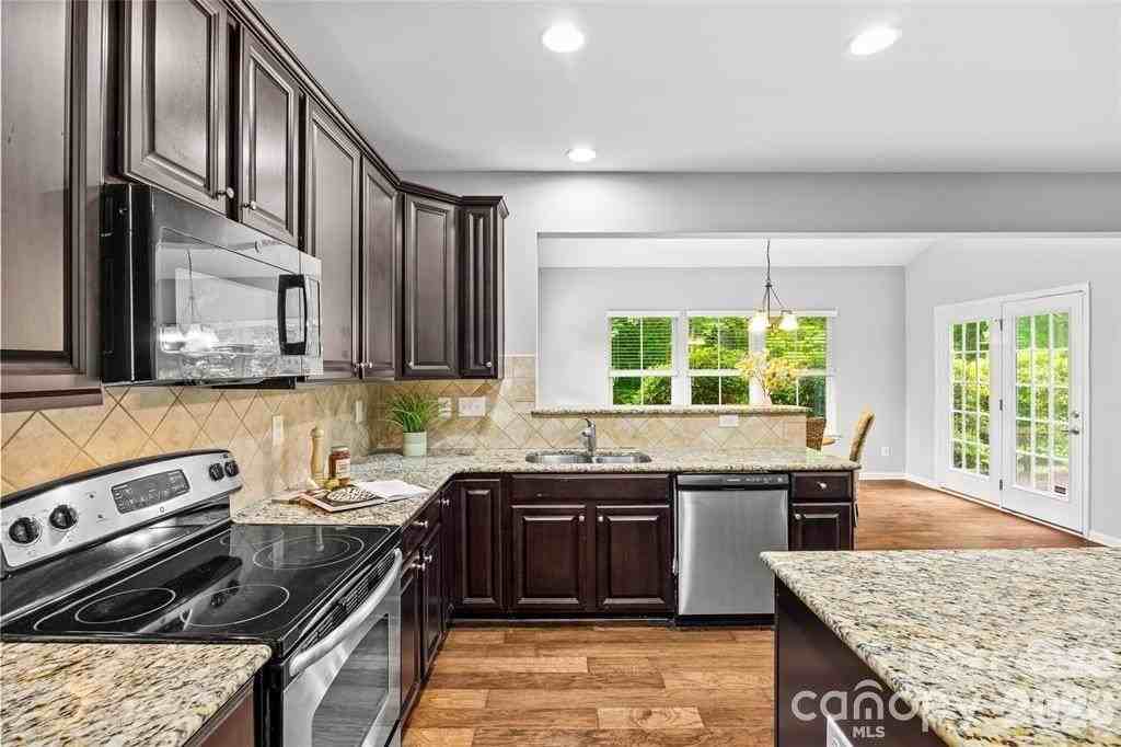 4008 Pinebrook Ln - Photo 6 of 24