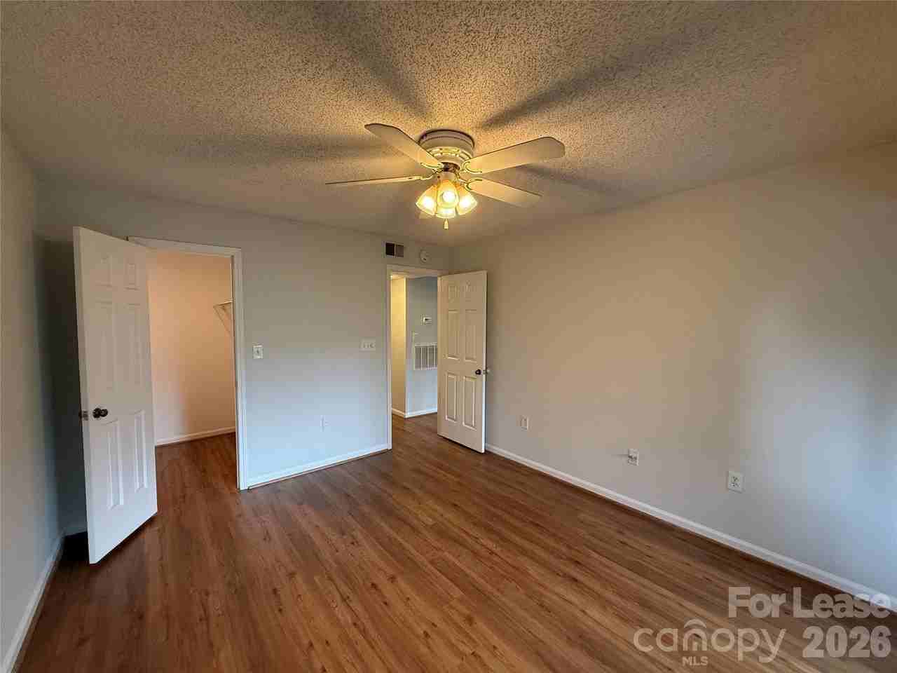 415 W 8th St - Photo 7 of 10