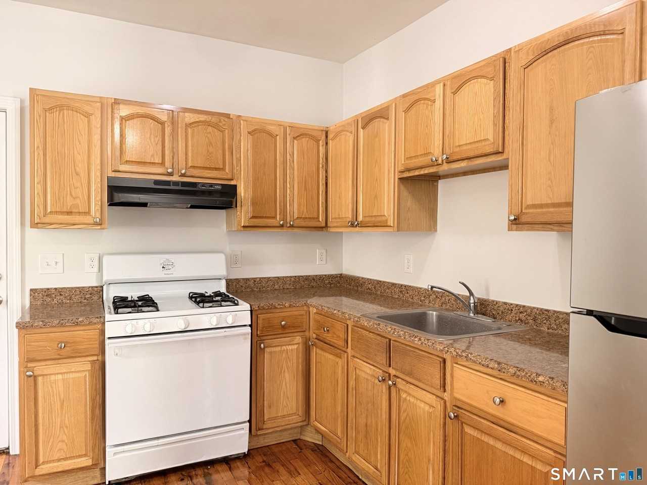 723 Ogden St - Photo 4 of 16
