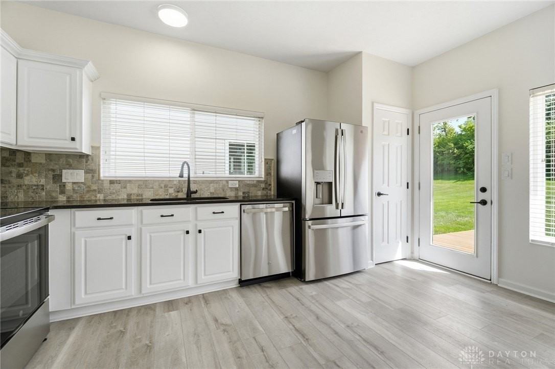 10234 Feather Ct - Photo 6 of 32