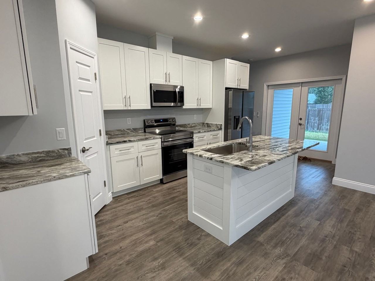 4207 Northshore Rd - Photo 2 of 22