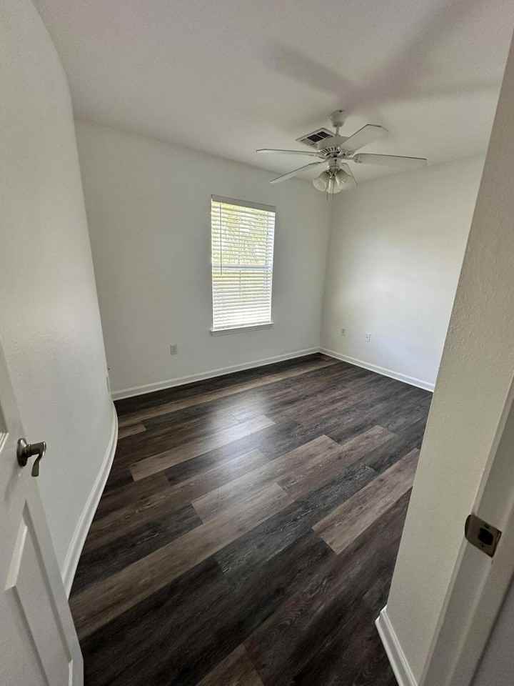 24 Talon Ct #E - Photo 3 of 7