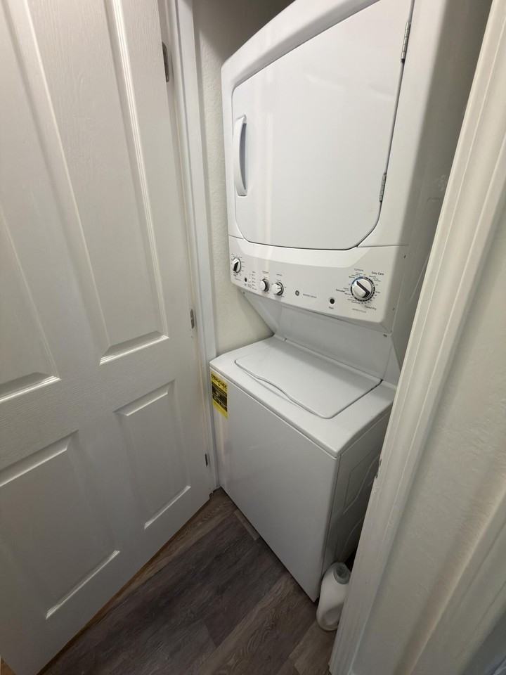 24 Talon Ct #E - Photo 5 of 7