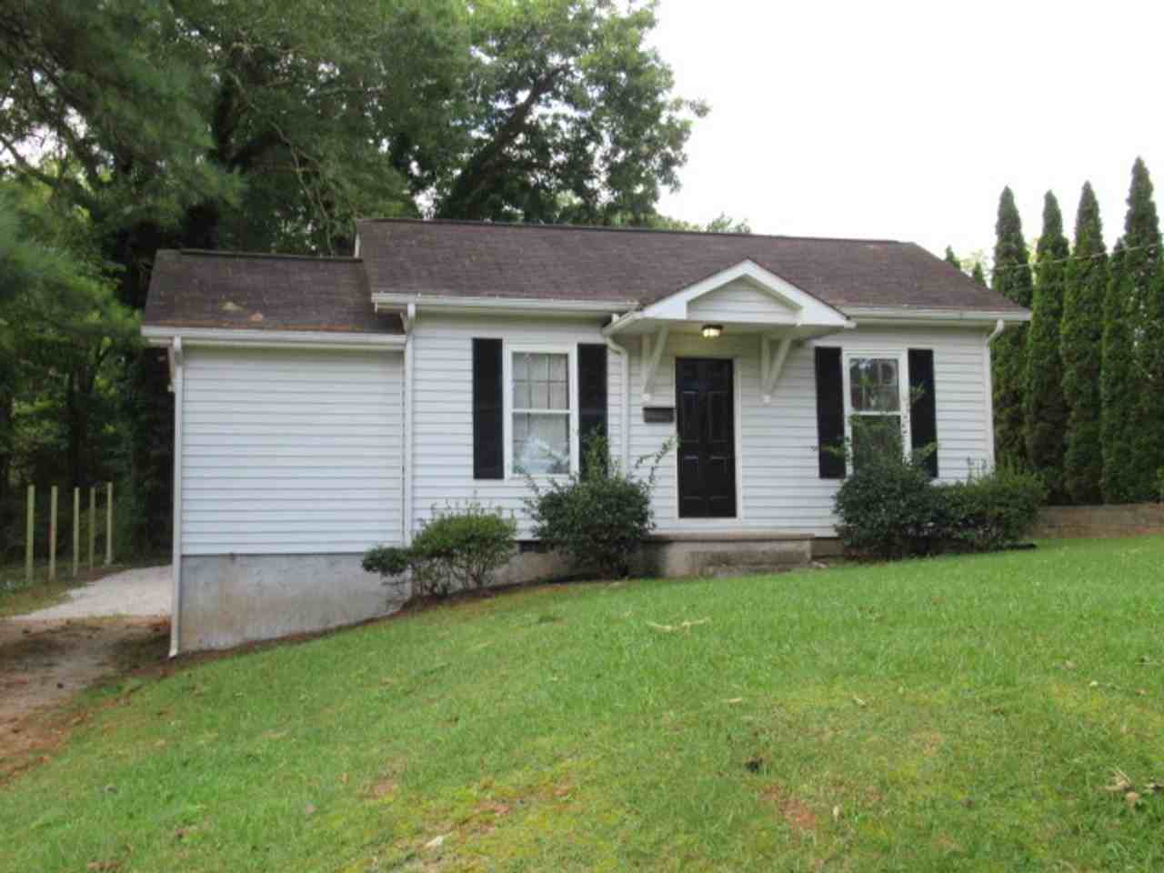 209 Brown St - Photo 2 of 20