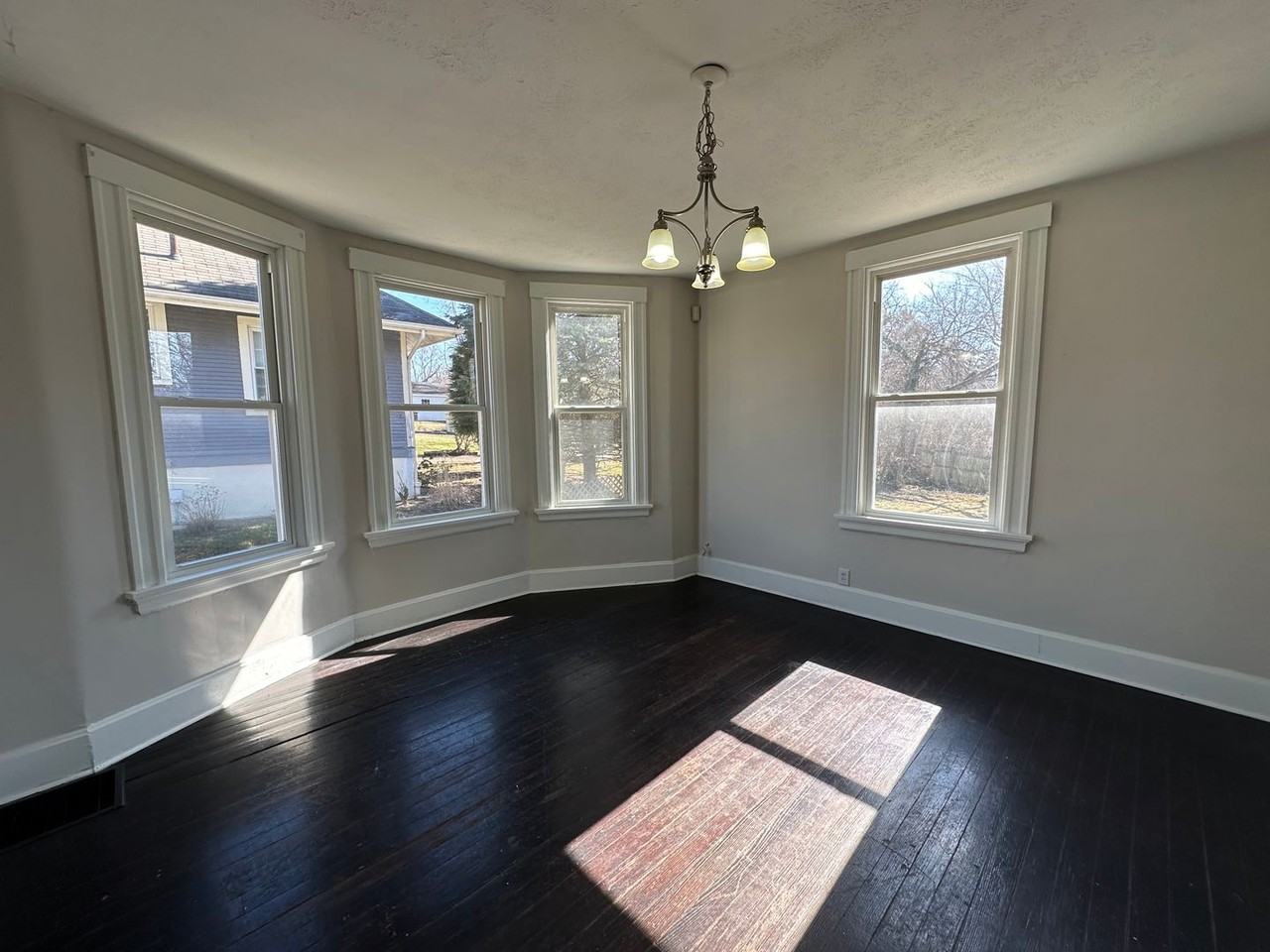 3819 Saint Martins Pl - Photo 2 of 18