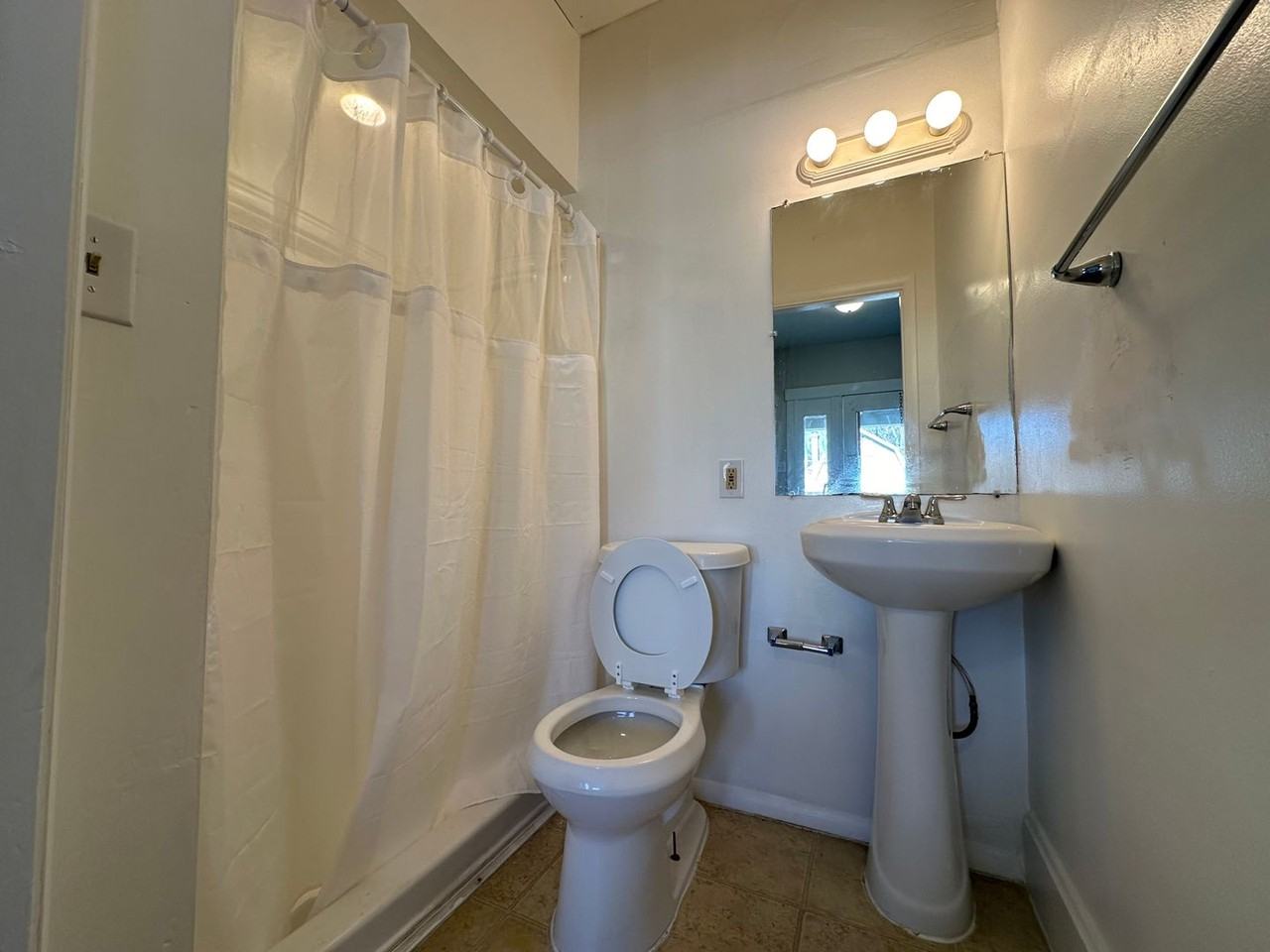 3819 Saint Martins Pl - Photo 6 of 18