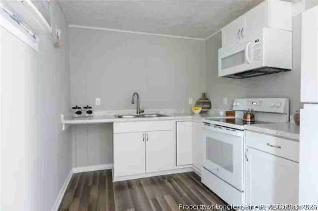 4642 S Main St - Photo 3 of 6