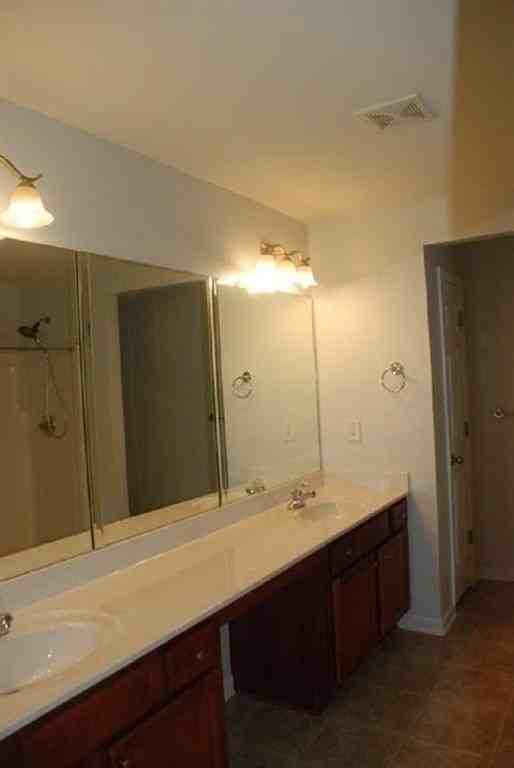 5720 Weddington Dr - Photo 6 of 9