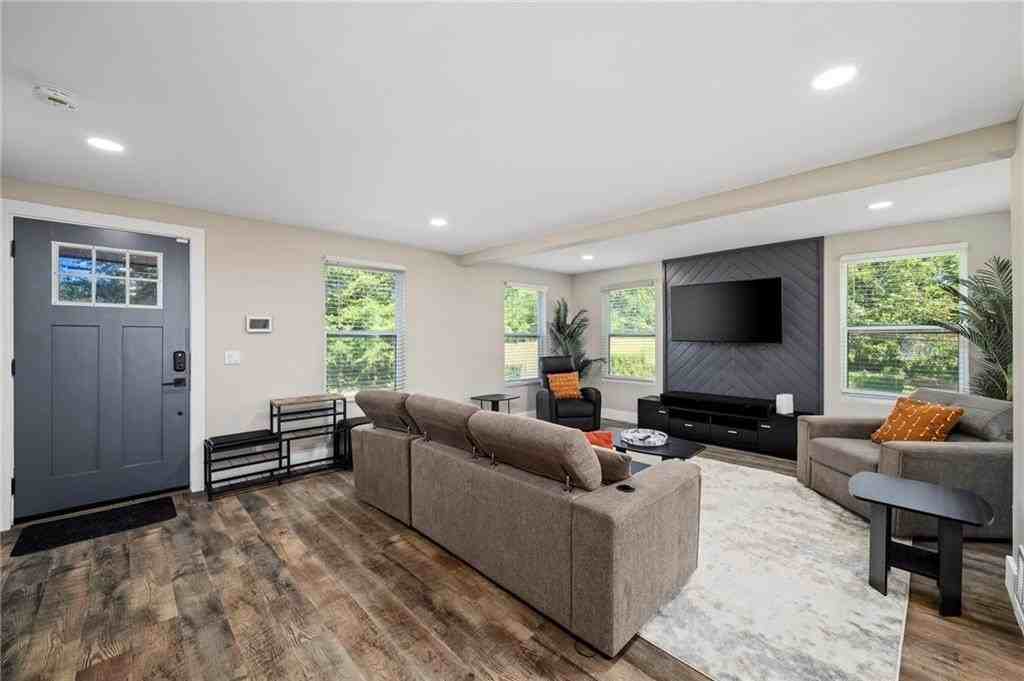 298 Roy St Sw - Photo 6 of 49